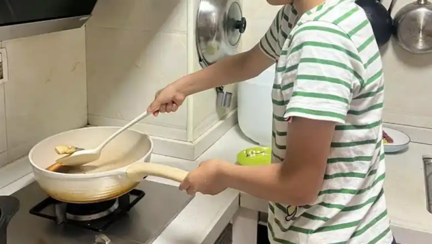 香港管家婆免费资料大全,泰国总理就连环恐袭事件发声,公开决策资料解释落实_高级版V3.12